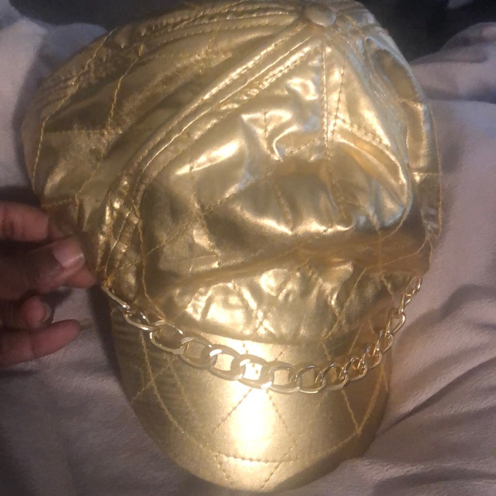 💋Cool Nicki Minaj gold hat with gold chain !